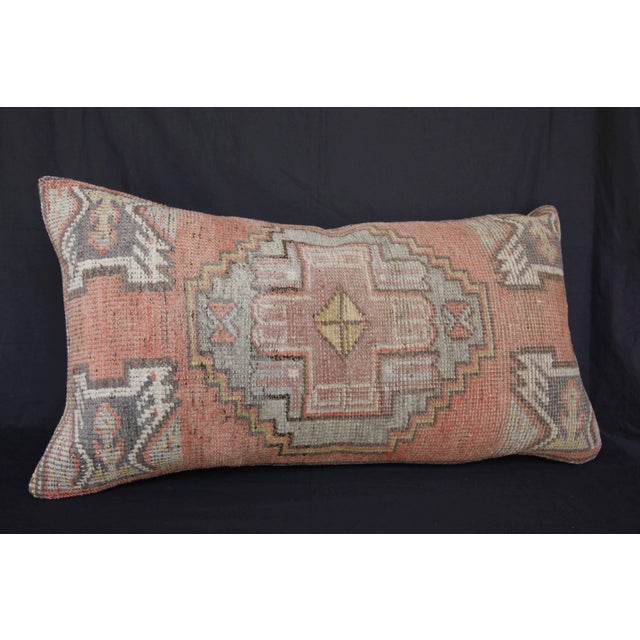 Here i am listing a 100% Handmade double knotted rug pillow cover, made from Vintage Oushak carpet rug. This’s a modern...