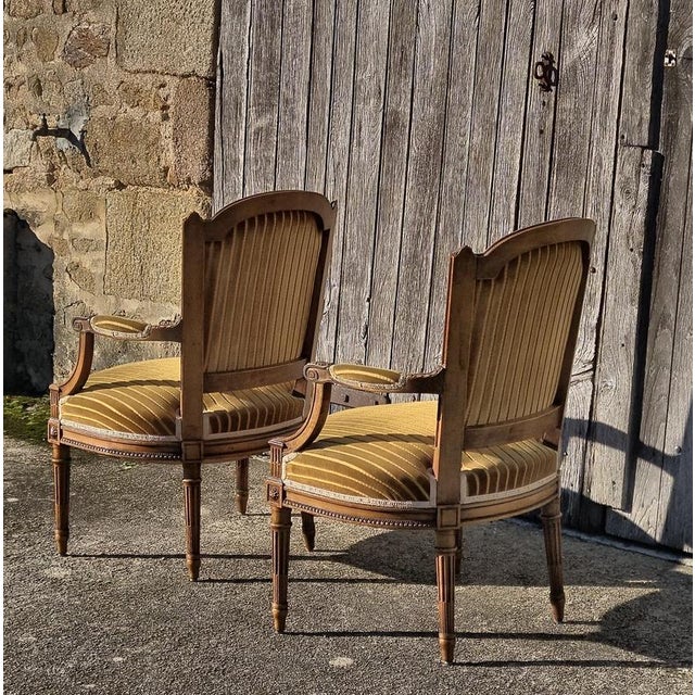 Textile Antique French Armchairs in Walnut, 1900s, Set of 2 For Sale - Image 7 of 18