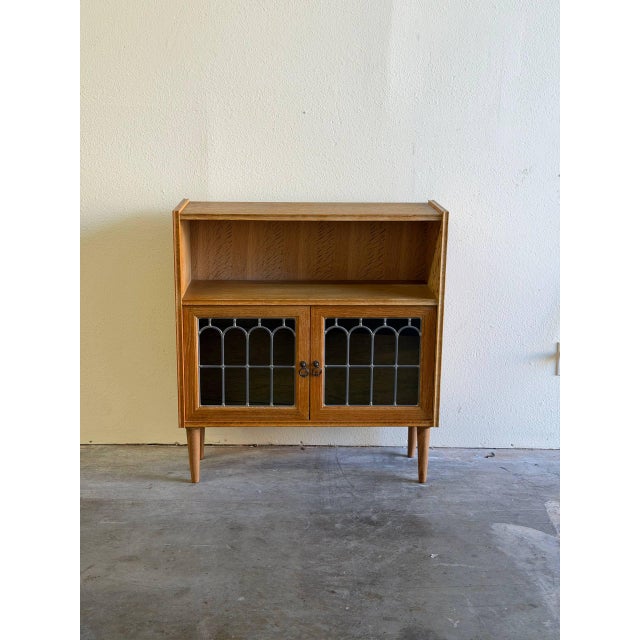 Vintage Danish Oak Cabinet With Leaded Glass Doors – Mid Century Modern Display Bookcase For Sale - Image 4 of 8