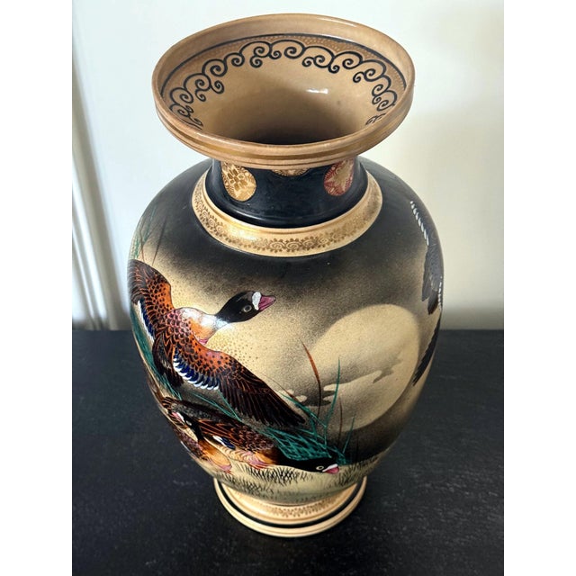 Large Japanese Ceramic Vase with Flying Autunm Geese by Kinkozan Studio For Sale In Atlanta - Image 6 of 17
