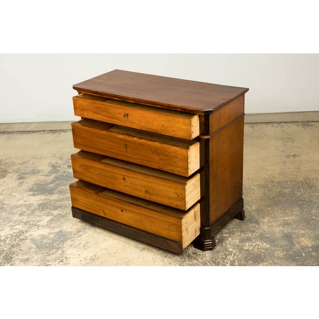 Brown Mid-19th Century French Louis Philippe Walnut Chest of Drawers For Sale - Image 8 of 18