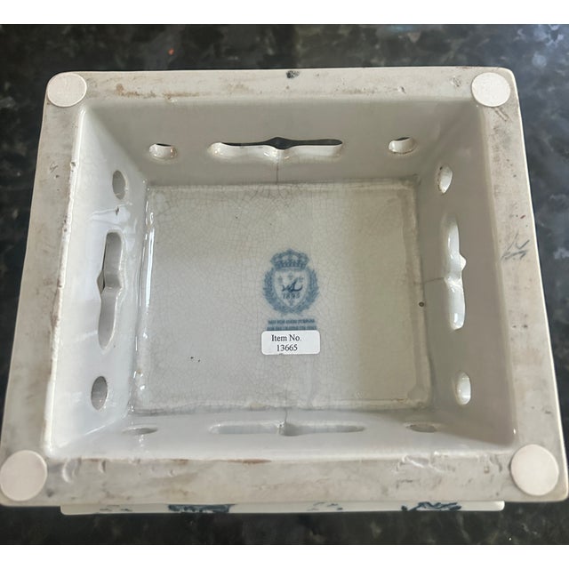 Vintage Wong Lee Blue & White Chinoiserie Cachepot For Sale In Kansas City - Image 6 of 8