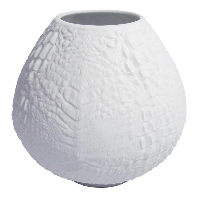 1970s White Modernist Spherical Bisque Porcelain Vase With Crocodile Texture by a.k. Kaiser For Sale - Image 5 of 5