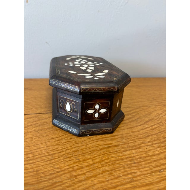 Mid 20th Century Vintage Wood and Mother of Pearl Trinket Box For Sale - Image 5 of 10