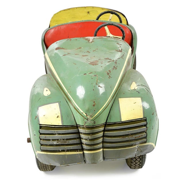 with its soft lines and deliciously vintage look, this large children's car evokes the elegance of the 40s and 50s. Made...