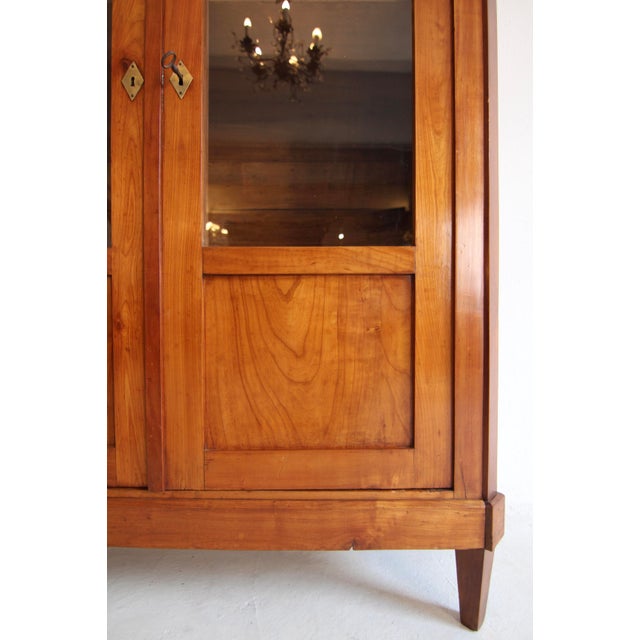 19th Century Biedermeier Display Cabinet in Cherrywood For Sale - Image 14 of 18