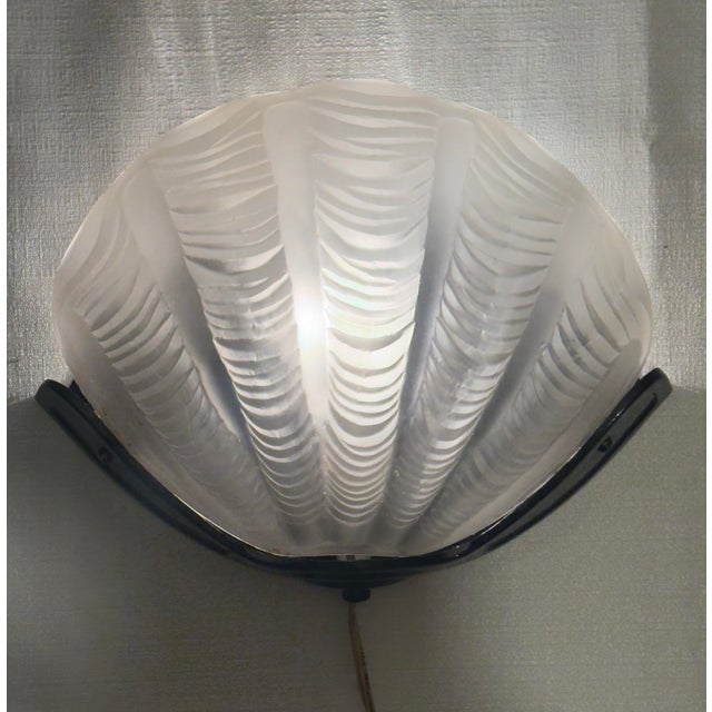 Dorothy Draper 1980s Frosted Glass Clamshell Sconce by Turtle and Crane - René Lalique Art Deco Homage For Sale - Image 4 of 11