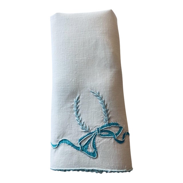 Marghab Wreath and Ribbon Linen Guest Towel, (Fingertip Size) For Sale