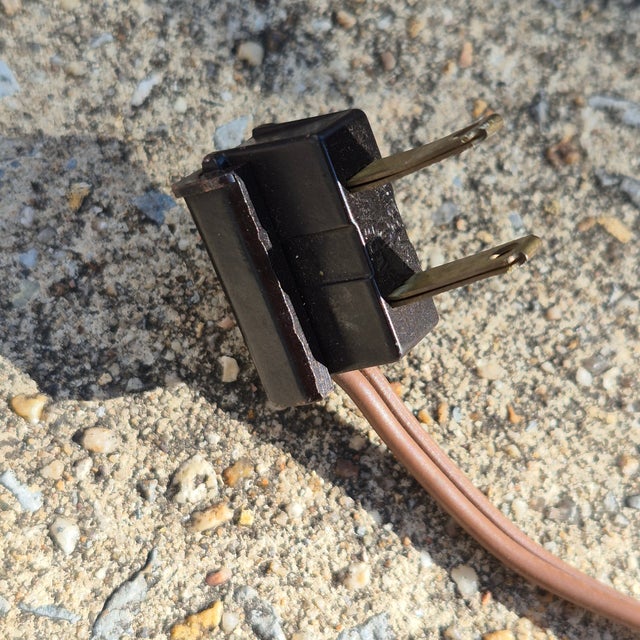 1960s Hollywood Regency Narrow Gold Mirrored Curio Display Cabinet For Sale - Image 9 of 10