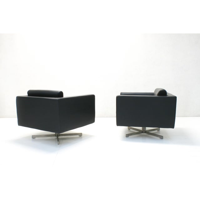 Contemporary Minimalist Black Leather Swivel Club Chairs, 1990s, Set of 2 For Sale - Image 3 of 11