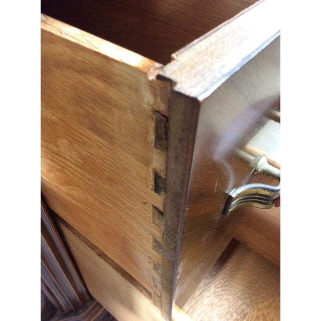 Art Deco Vanity With 8 Dovetailed Drawers and Round Mounted Mirror For Sale - Image 15 of 18