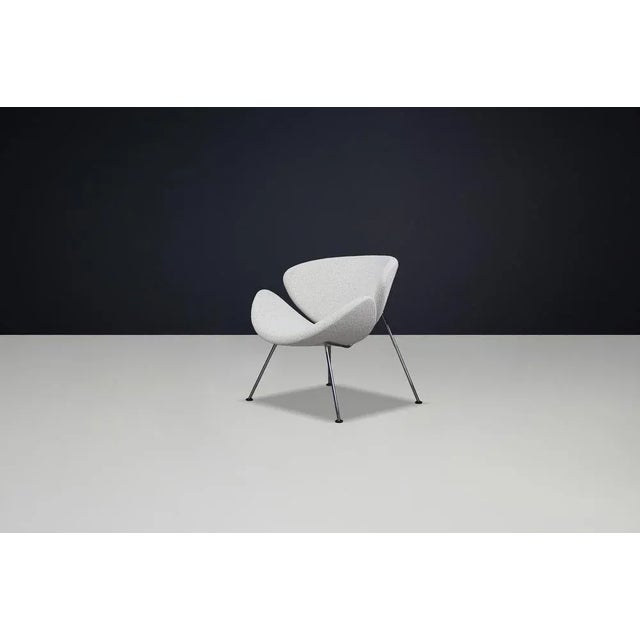 Designed by Pierre Paulin in the 1960s and produced by Artifort in the 1970s, the “Slice” lounge chair is one of the most...