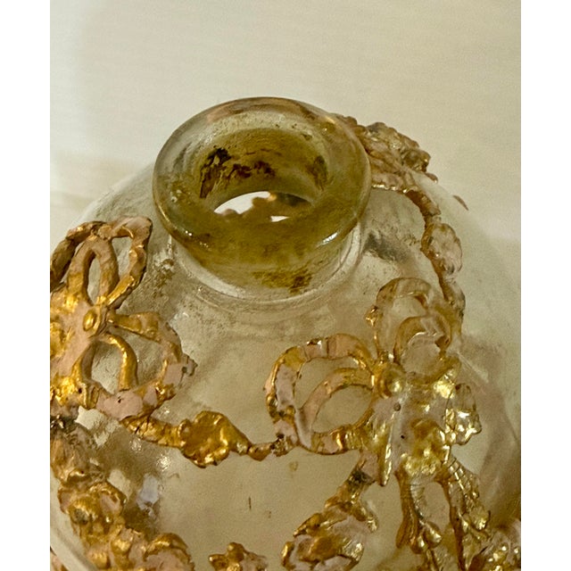 Gold Vintage French Style Ormolu Glass Perfume Bottle With Floral Filigree Stopper Hollywood Regency For Sale - Image 8 of 12