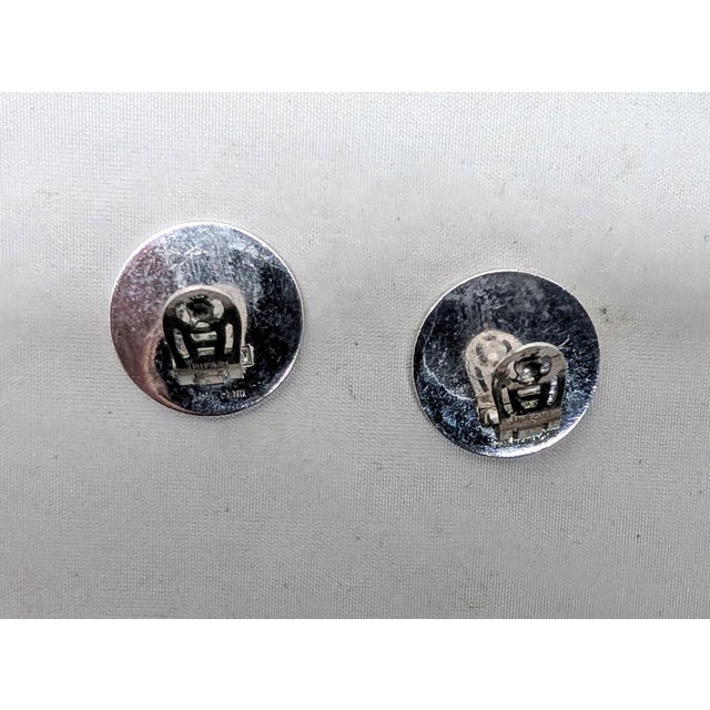 Silver Vintage 1947 Signed Crown Trifari Round Rhodium Plated Hatched Clip Earrings-2 Pieces For Sale - Image 8 of 8