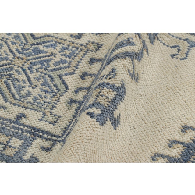 Textile Vintage Oushak Rug in Cream and Blue With Geometric Patterns | Rug & Kilim For Sale - Image 7 of 8