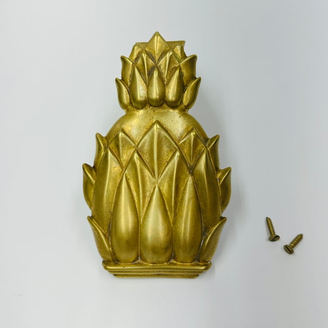 Vintage solid brass pineapple door knocker manufactured by Virginia Metalcrafters as part of their Harvin / Newport line....