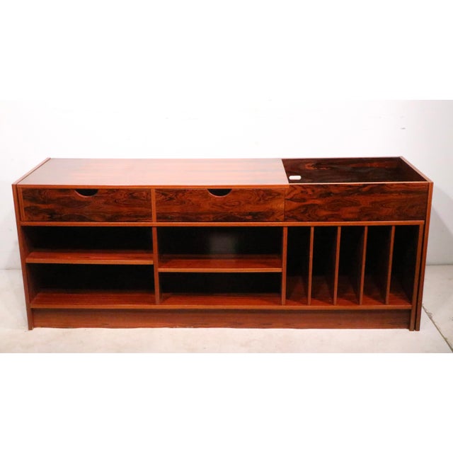 Mid Century Danish Modern Stereo Record Cabinet Rosewood C. 1960/70's For Sale - Image 15 of 16