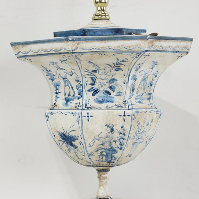 White Pair of Vintage Hand-Painted Dutch Blue and White Tile-Style Metal Table Lamp - Octagonal Urn With Pastoral Scenes For Sale - Image 8 of 16