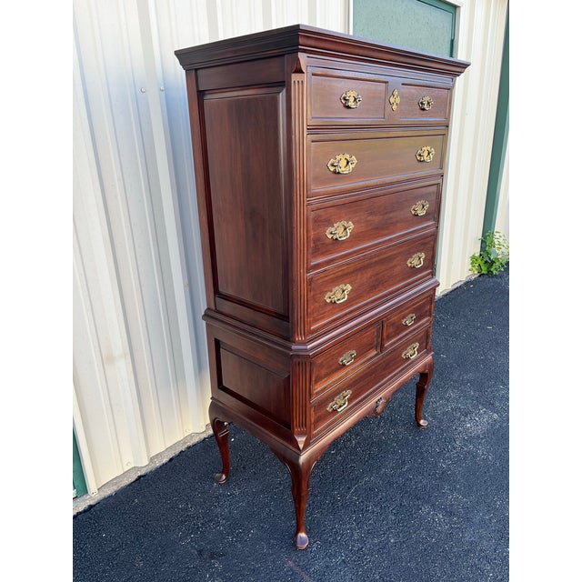 1980s Davis Cabinet Co Queen Anne Cherry Flat Top Highboy Chest of Drawers For Sale - Image 12 of 12