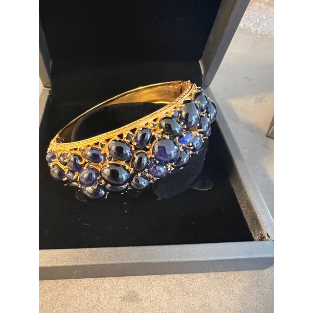 Bochic "Capri" Vintage Blue Sapphire Cabochon Bangle Set in 18K Gold & Silver For Sale - Image 12 of 18