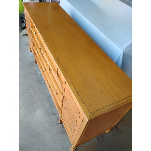Thomasville Mid 20th Century Thomasville Tamerlane Burlwood Dresser Credenza Sideboard Bedroom Furniture For Sale - Image 4 of 14