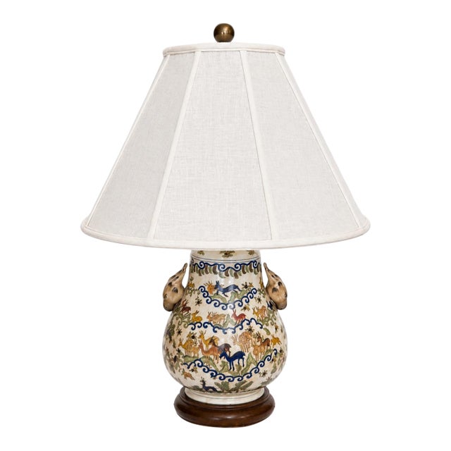 1970s Chinoiserie Style Hand-Painted Porcelain Table Lamp With Animal Motif For Sale
