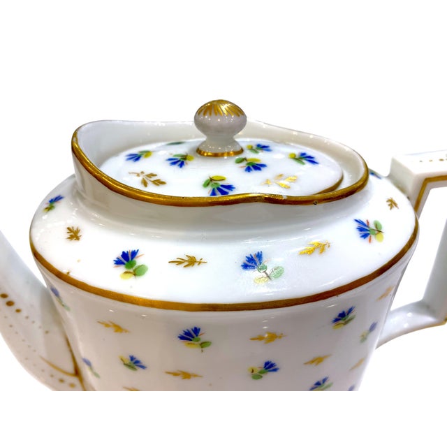 Exquisite 18th/19th Century French Porcelain Teapot Decorated With Cornflower and Gold Leaves Pattern, Possibly Dihl Et Guérhard For Sale In San Francisco - Image 6 of 18