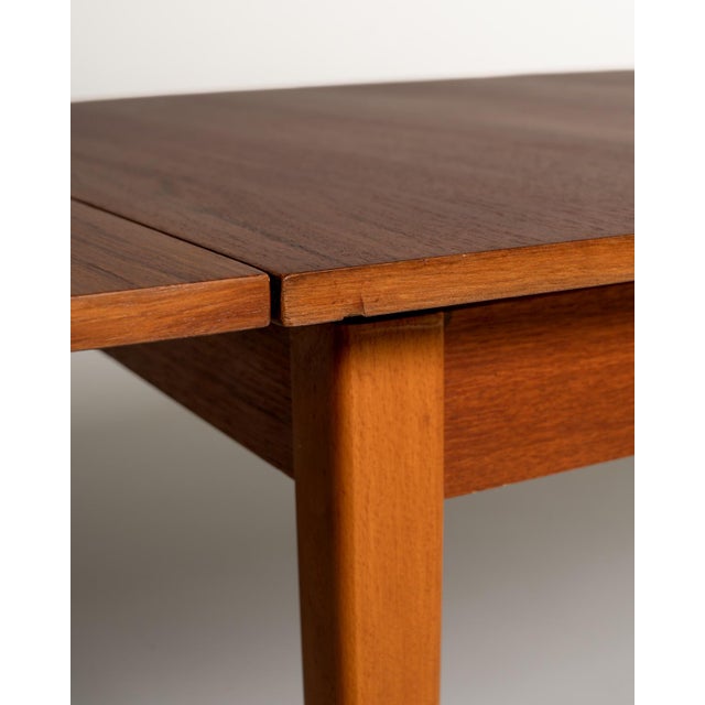 1950s Scandinavian Extendable Teak and Beech Table, 1950s For Sale - Image 5 of 10