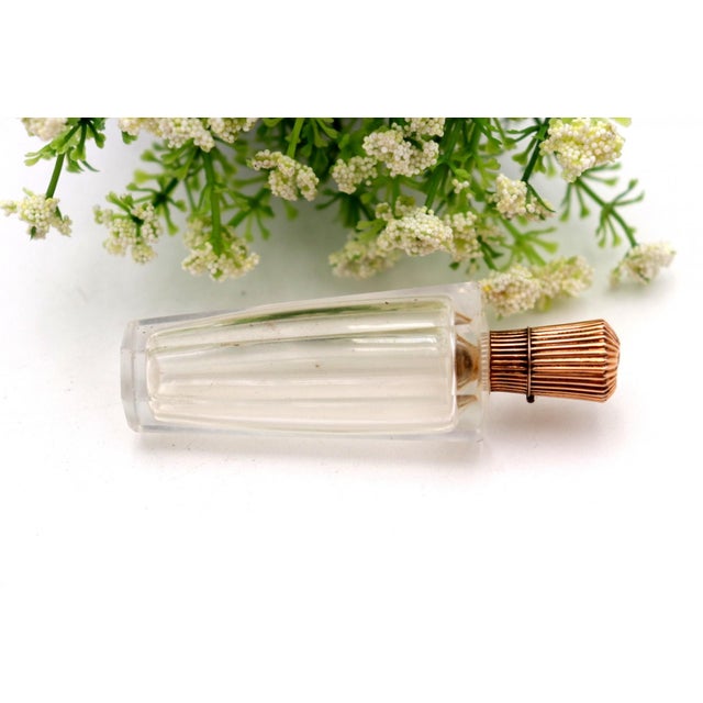 Perfume Bottle in Glass and 15 Karat Gold For Sale - Image 3 of 6