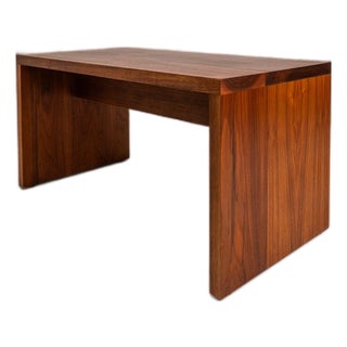 Mid-Century Modern Minimalist Hand-Made / Custom-Made Studio / Gallery Bench in Walnut, Usa, C. 1980s For Sale