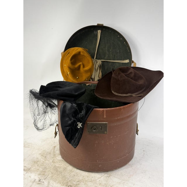 Antique Hat Box in Lined Cardboard and Leather, 1890s For Sale - Image 15 of 17
