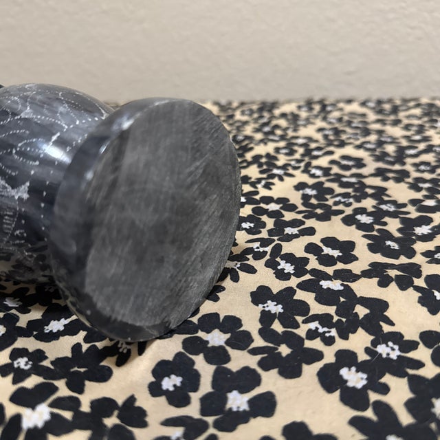 1970s Vintage Polished Black and Gray Marble Vase With Intricate Floral Etching For Sale - Image 5 of 6