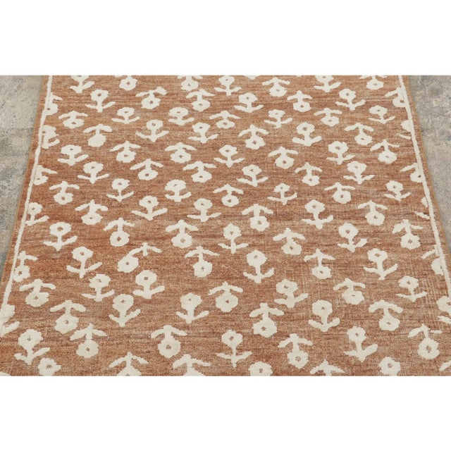 Late 20th Century Contemporary Block Print Floral Natural Silk Runner by Rug & Kilim, India For Sale - Image 5 of 9