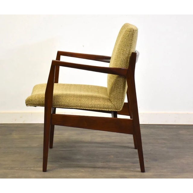 Mid-Century Modern Jens Risom Walnut Lounge Chair For Sale - Image 3 of 9