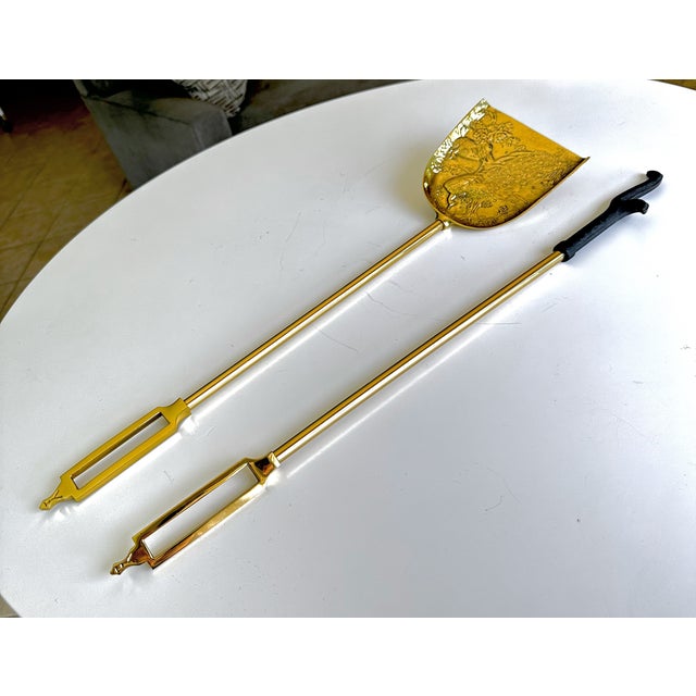 1980s Vintage James Mont Style Brass Fireplace Shovel & Poker Duo – Mid-Century Asian For Sale - Image 5 of 11