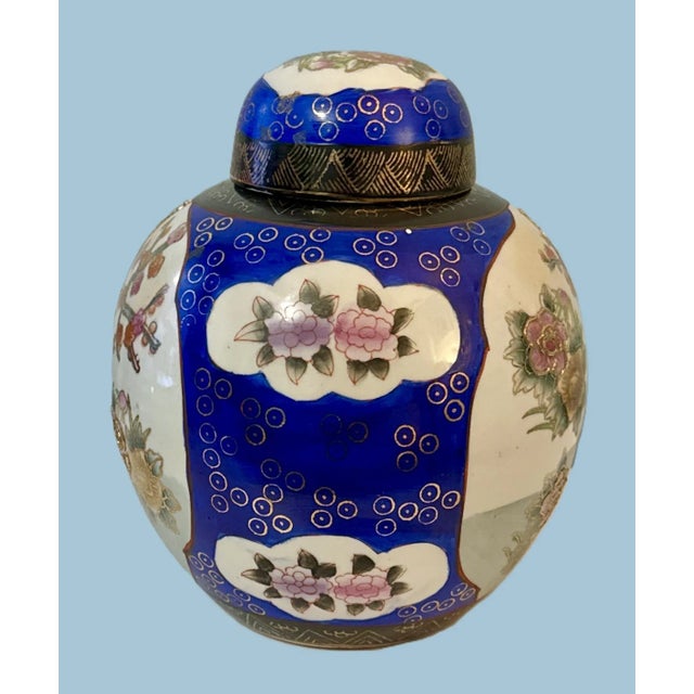Chinoiserie Hand Painted Lidded Chinese Ginger Jar For Sale In New York - Image 6 of 9