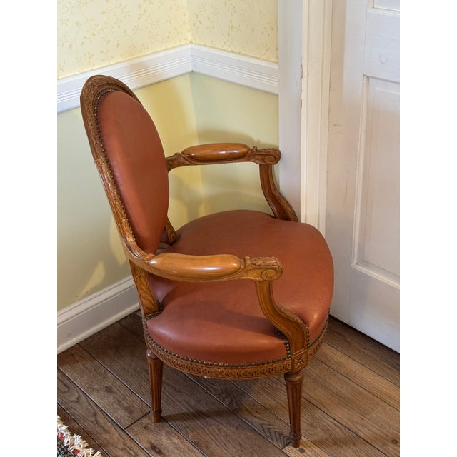 4-Piece French Louis XVI–Style Leather Seating Set — Settee & 3 Armchairs For Sale - Image 9 of 17
