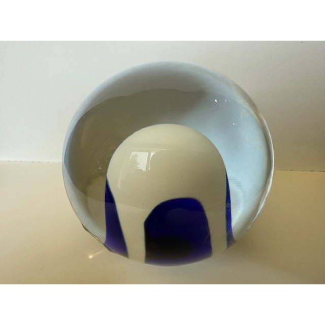 Alexander Calder Post-Modern Art Glass Paperweight / Sculpture by Svoboda Karlov For Sale - Image 4 of 10
