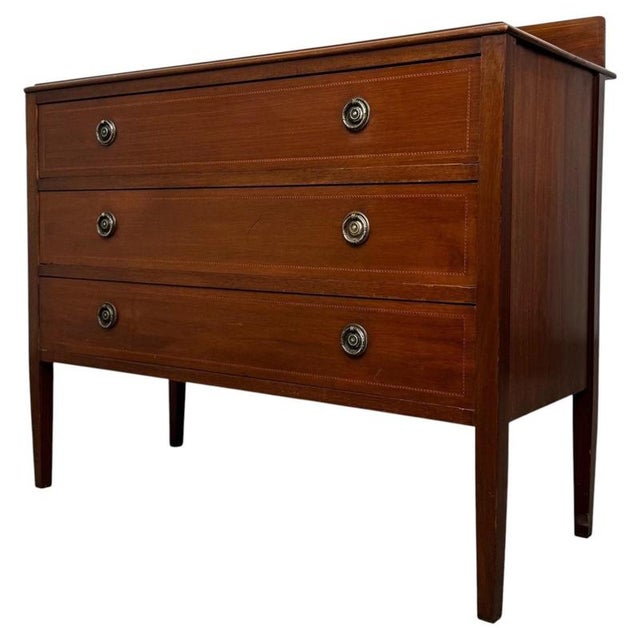 A handsome and finely crafted early 20th-century English chest of drawers, beautifully constructed in richly figured...