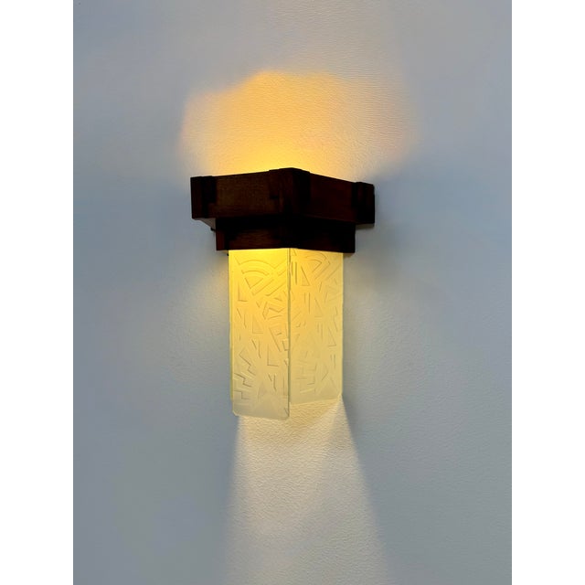 Art Deco Modernist Wall Sconce in Oak and Frosted Glass, France, 1930 For Sale - Image 6 of 14