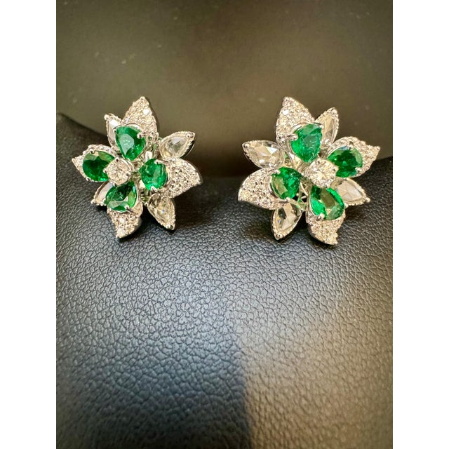 2.5Ct Natural Zambian Emerald & 1.75 Ct Diamond & Rose cut Diamond Earring 18KG For Sale - Image 9 of 18