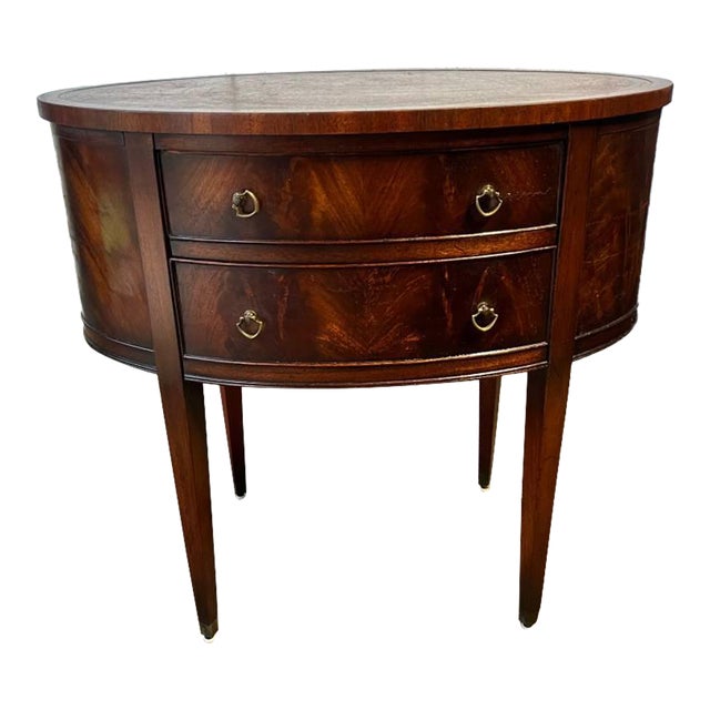 Early 20th Century American Federal Style Flame Mahogany Leather Top Oval Side Table. For Sale