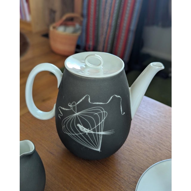 Modern Vintage Johann Haviland Bavaria Papageno Tea Set for 6 For Sale In Los Angeles - Image 6 of 11