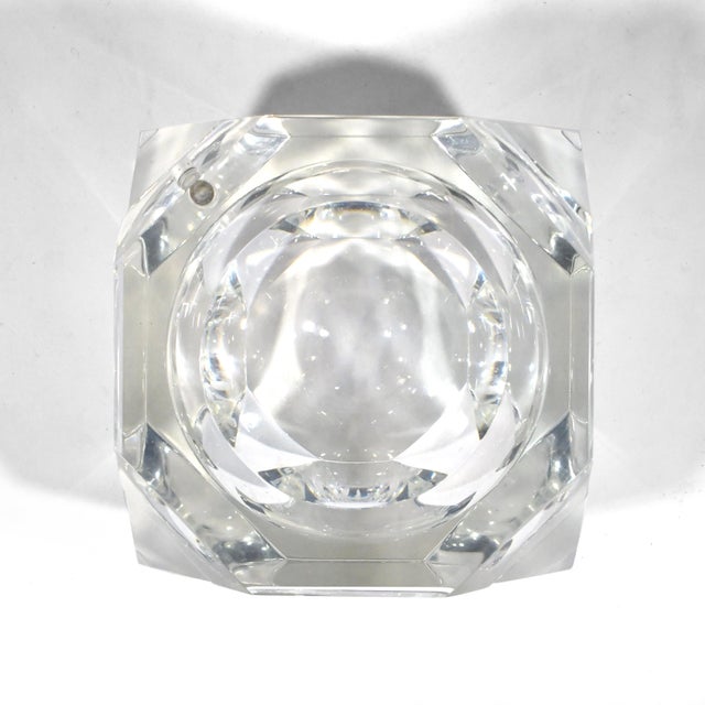 1900s Hollywood Regency Carole Stupell Faceted Lucite Ice Bucket For Sale In Chicago - Image 6 of 9