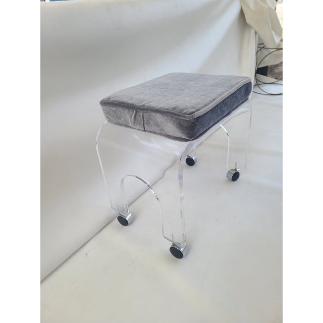 Mid-Century Modern 1970s Lucite Waterfall Vanity Stool For Sale - Image 3 of 12