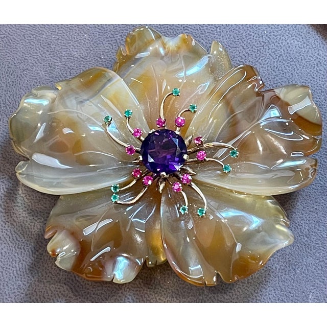 400 Carat Natural Agate, Amethyst, Ruby and Emerald Big Flower Pin 14K Gold For Sale - Image 4 of 18