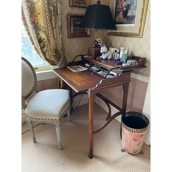 Petit French writing desk (Bonheur d'Jour) w leather blotter and hinged closing top in solid timber.