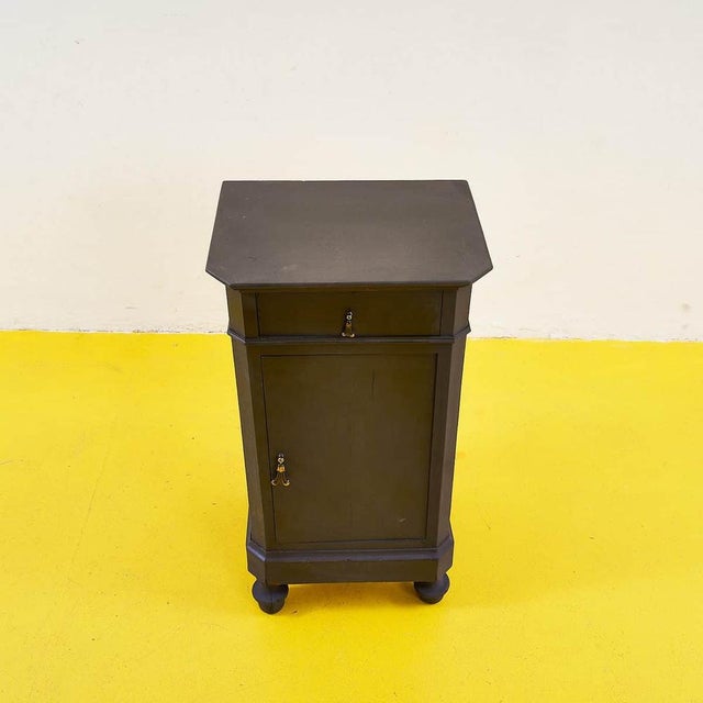 This stunning nightstand is an example of vintage design that combines functionality and style. Crafted with attention to...