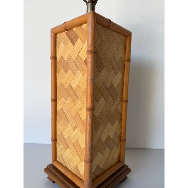Mid-Century Modern 1970s Coastal Faux Bamboo & Woven Rattan Table Lamp For Sale - Image 3 of 9