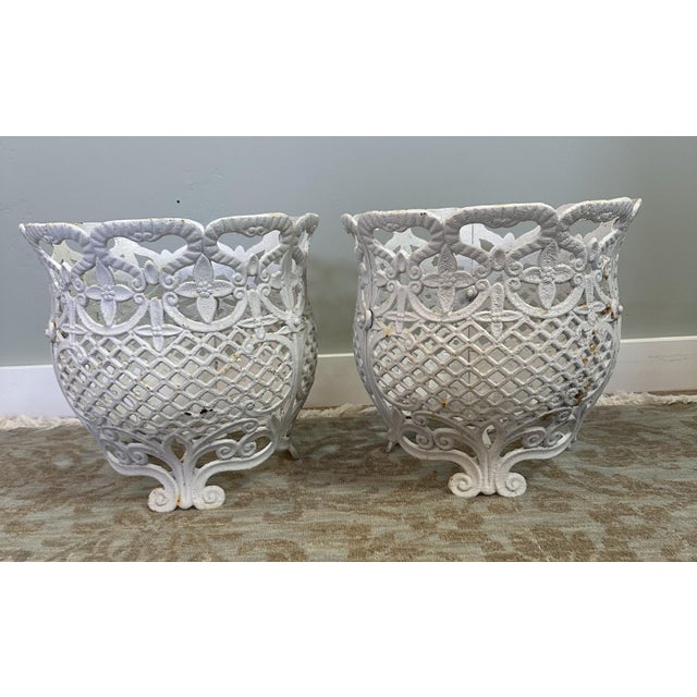 Victorian 1940s Pair of French Garden / Victorian Style Lace-Like Lattice Openwork Cast Iron Garden Planters in Aged White, 2 Pieces For Sale - Image 3 of 9